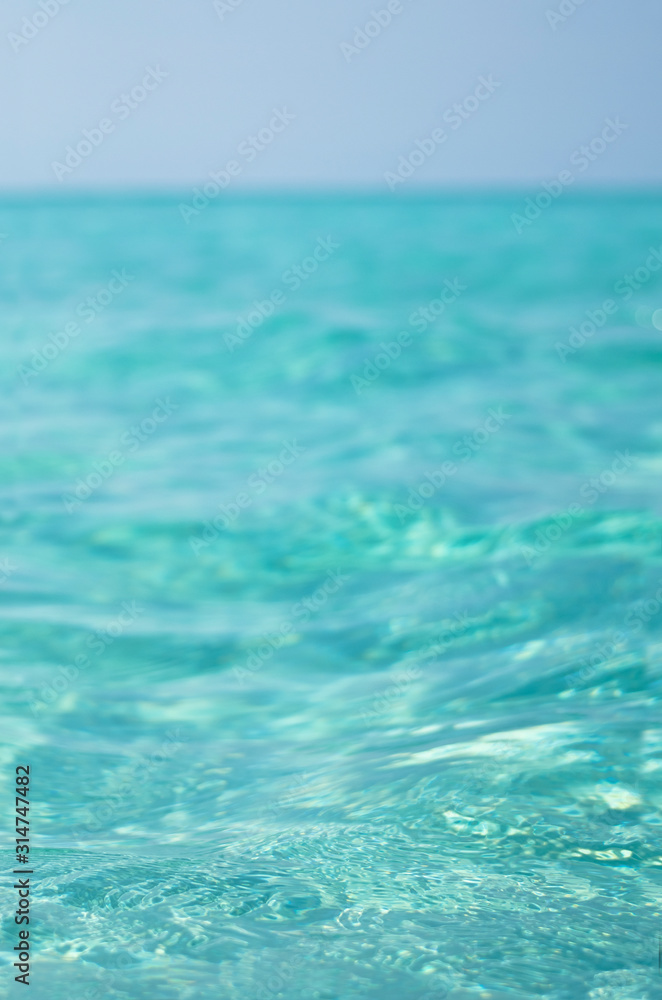 Türkis blaues Meer, in der Karibik auf Cuba, oder Südsee oder Pazifik