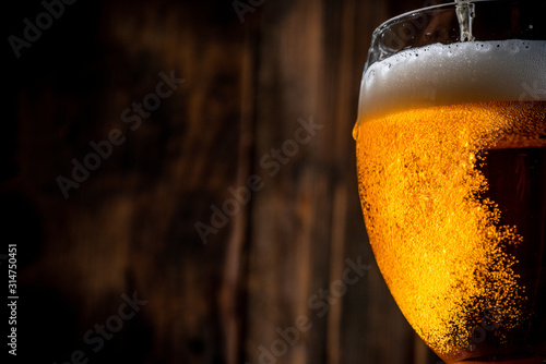 Canvas Print Glass of beer on wooden