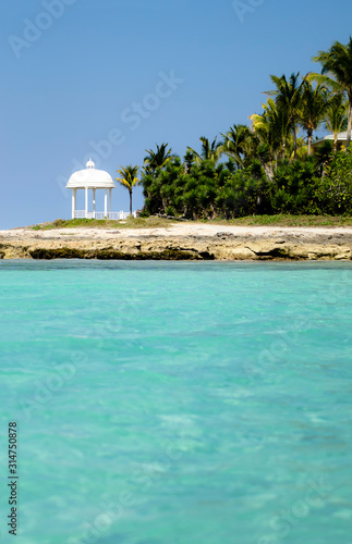 Pavillon , Luxus Villa, Hochzeit, Heirat, Verlobung, Pavillon am Meer, Pavilion, Paar im Resort in Varadero Kuba © Georg