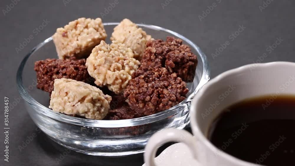 クランチチョコレートとコーヒー クランチチョコレートとコーヒー