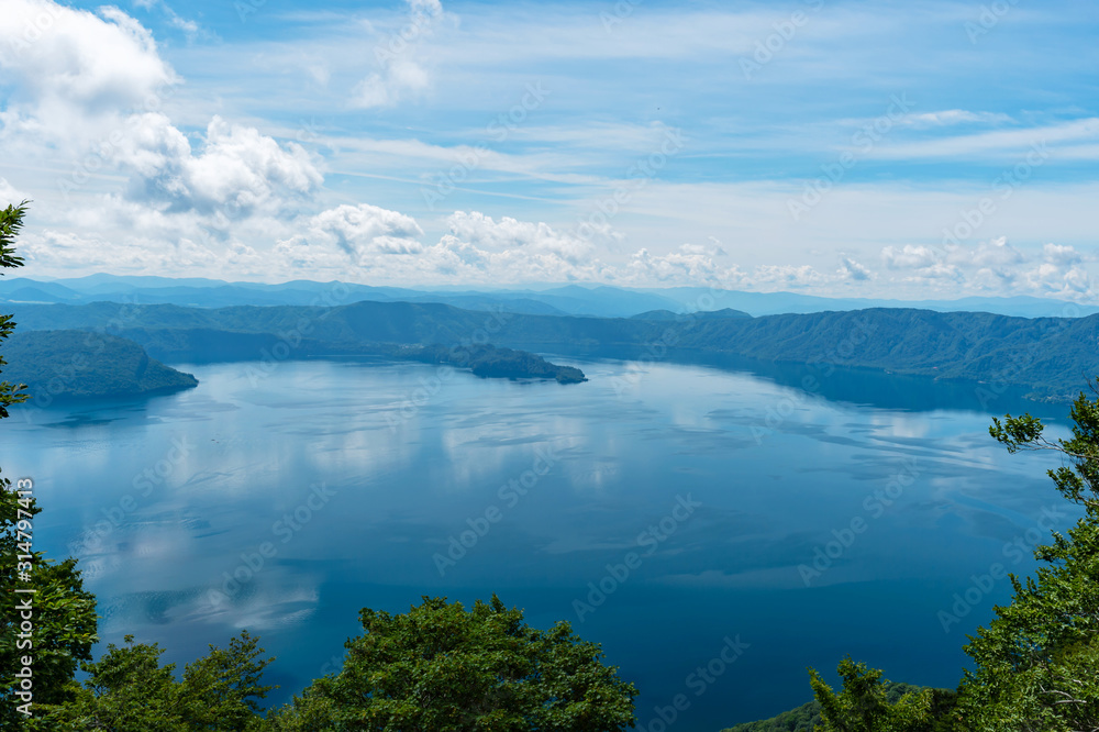 【青森県十和田湖】御鼻部山から眺める十和田湖の夏 【青森県十和田湖】御鼻部山から眺める十和田湖の夏