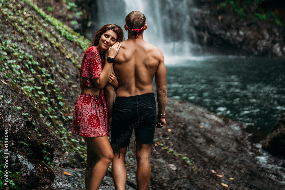 Romantic Engagement Poses | Mountain |Engagement Photographer