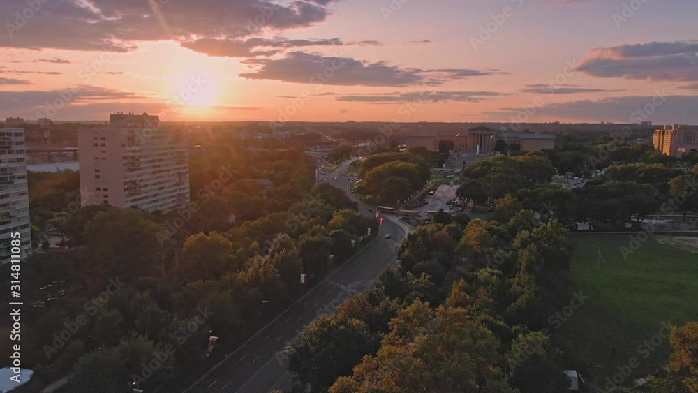 Aerial: Fairmount Park, Benjamin Franklin Parkway to the Philadelphia Museum of Art at sunset. Philadelphia, Pennsylvania, USA. 24 August 2019 Aerial: Fairmount Park, Benjamin Franklin Parkway to the Philadelphia Museum of Art at sunset. Philadelphia, Pennsylvania, USA. 24 August 2019