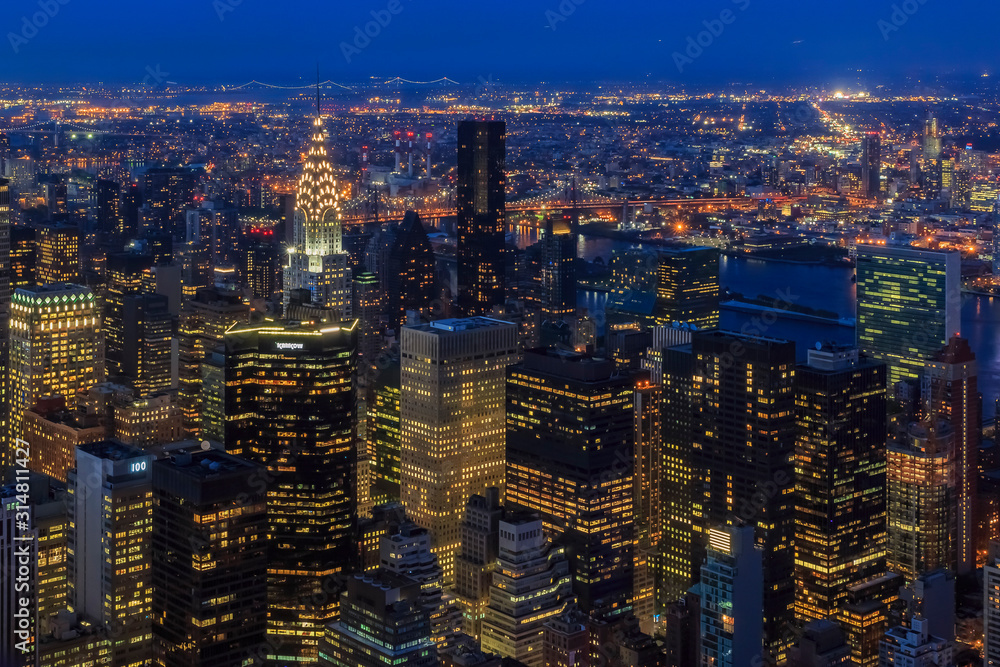 Fototapeta premium Sunset aerial view of iconic skyscrapers of New York Midtown Manhattan, and Long Island city skyline