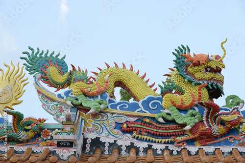 Wallpaper Mural chinese dragon statue on the roof of temple  Torontodigital.ca