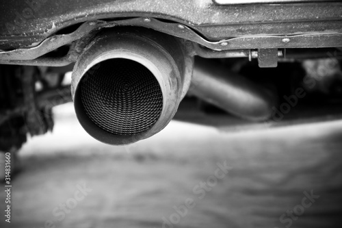 Foto A detail of the end of a rally car´s exhaust.
