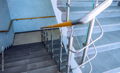 Foto Stainless steel, glass and wood railing
