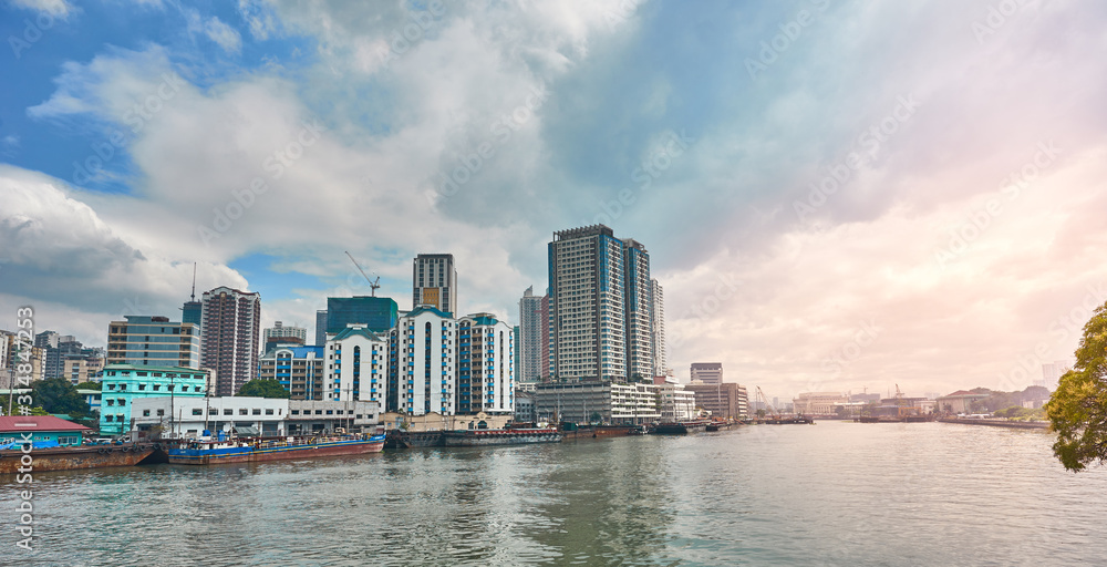 Fototapeta premium Skyline of Manila Bay in Metro Manila - Philippines