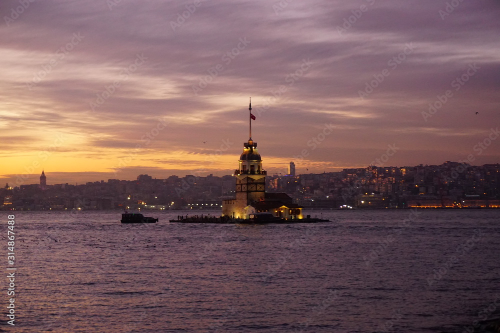 Naklejka premium Maiden's Tower in Istanbul