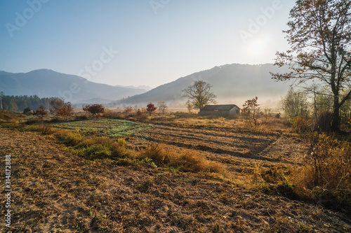Fototapeta Naklejka Na Ścianę i Meble -  Picturesque autumn morning in the countryside in Huanghan region, close to Hongcun and Tachuan villages in China, Yi County