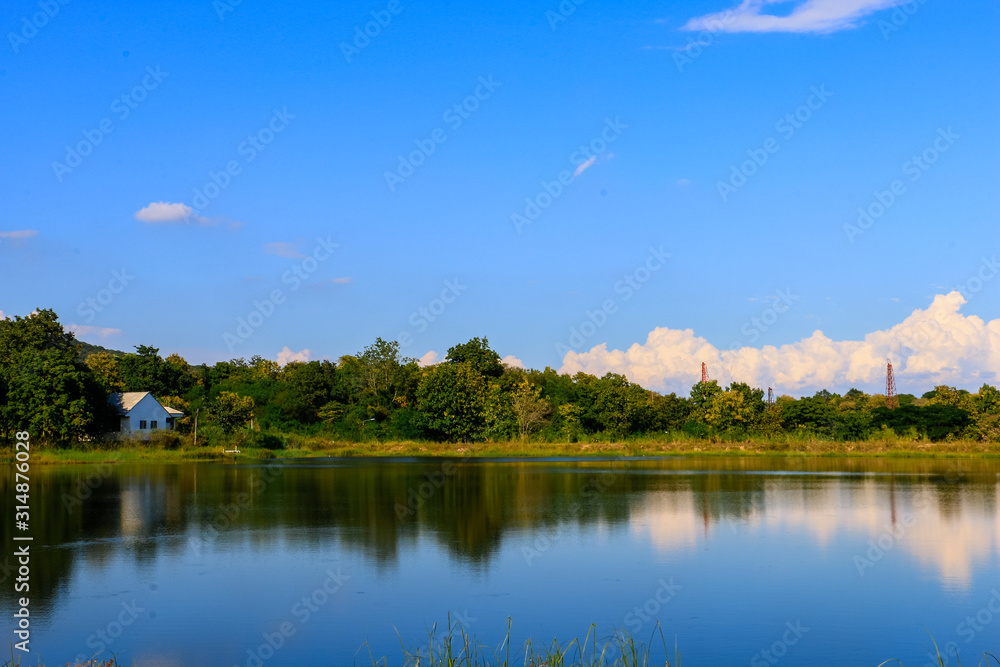 Obraz premium landscape with lake and blue sky
