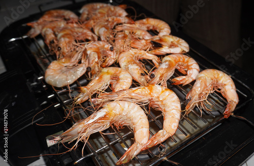  Shrimp grilled on an electric grill.