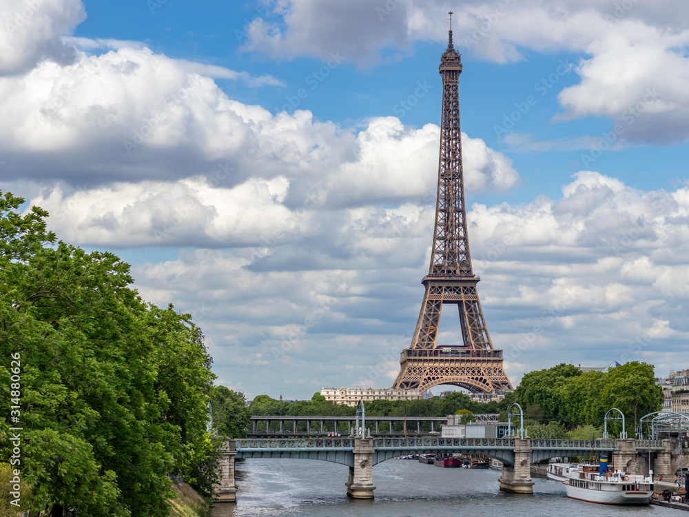 View on Eiffel tower from Pont de Grenelle-Cadets de Saumur in Paris, France View on Eiffel tower from Pont de Grenelle-Cadets de Saumur in Paris, France