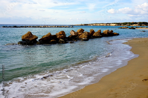 Fototapeta Naklejka Na Ścianę i Meble -  Cypryskie wybrzeże poza sezonem turystycznym.