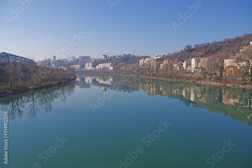 Lyon  vue sur la Croix Rousse et Fourvi  re