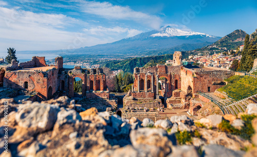 Photos Superb morning view of Taormina town and Etna volcano on background