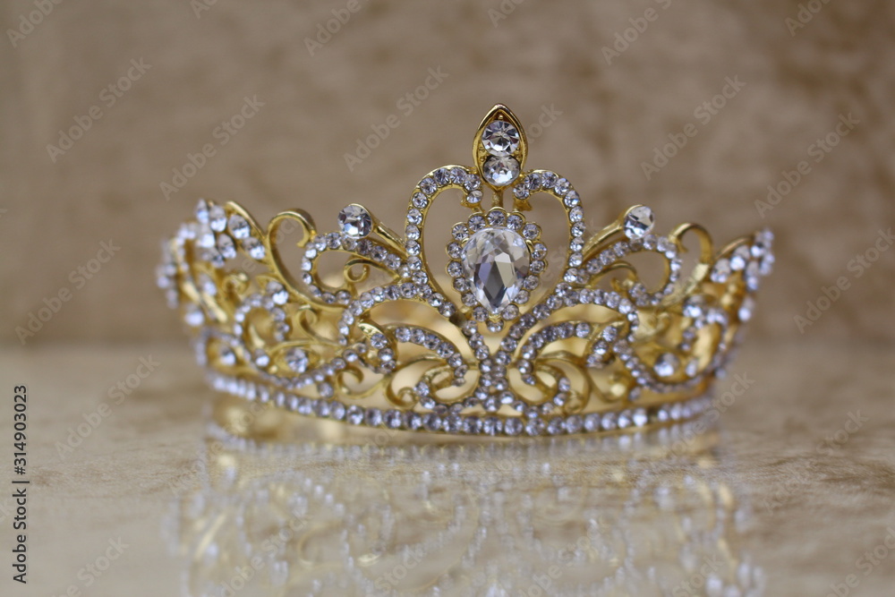 Obraz premium Krone auf Gold