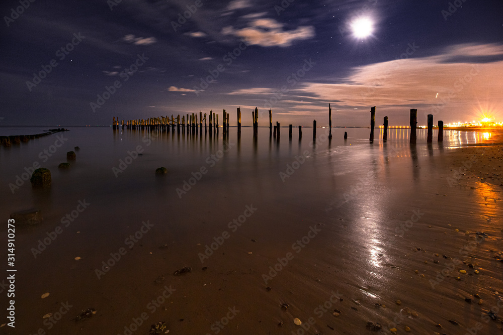 Fototapeta premium peaceful night beach