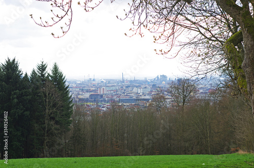 Fototapeta Naklejka Na Ścianę i Meble -  Miasto portowe tereny przemysłowe Linz Austria
