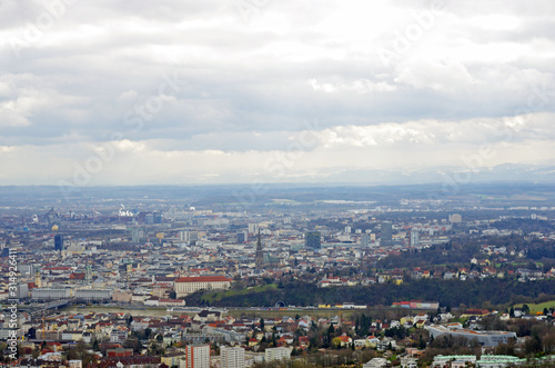 Widok na miasto Linz i rzekę Dunaj © Patryk Turek