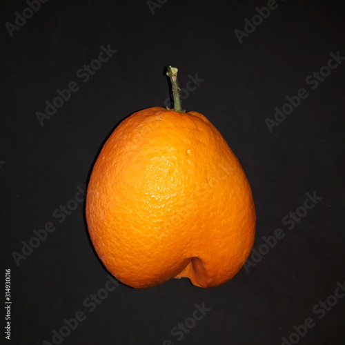 Arancia a forma di pera. Quando la Natura si diverte con la frutta