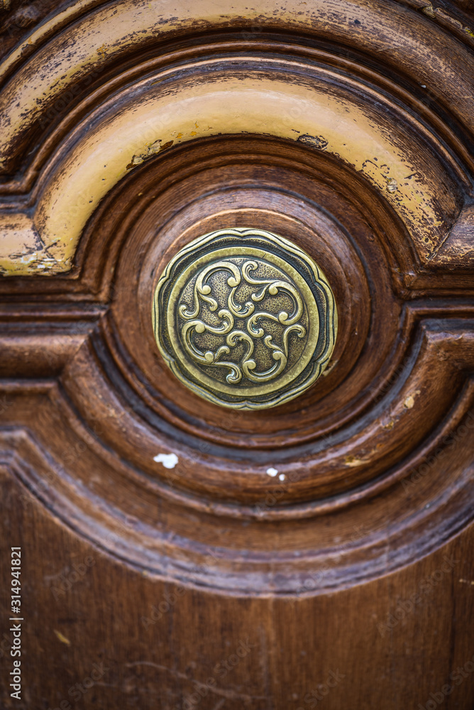Naklejka premium old doors close up view