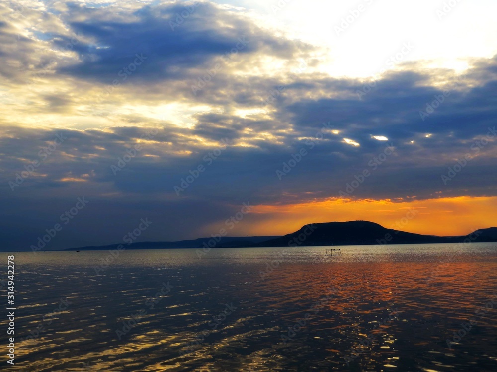 Obraz premium sunset over the sea