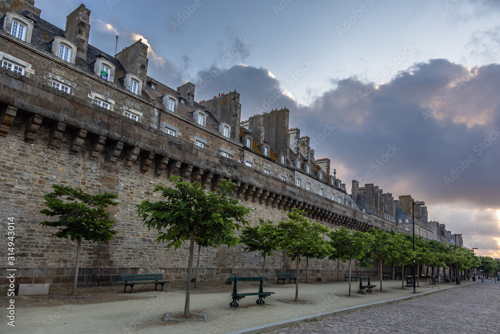 Fototapeta premium Summer morning in Saint-Malo. Brittany, France.