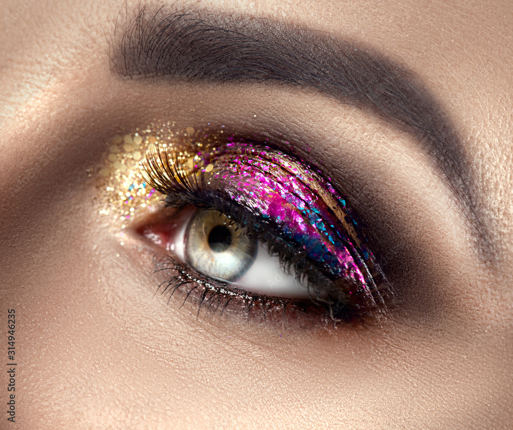 Smoky Black Glitter Eye Makeup Idea #michaelthesalon …  Glitter makeup  tutorial, Glitter makeup, Glitter eye makeup