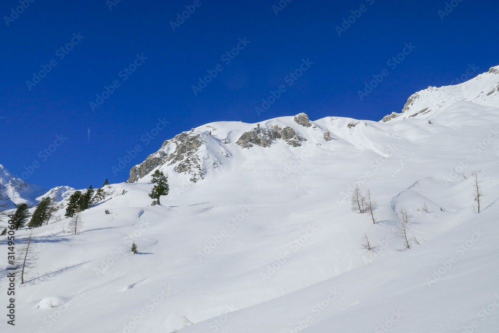 Österreichische Berglandschaft im Lungau im Winter