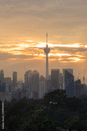 Photography kuala lumpur city skyline during sunrise