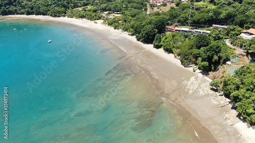 Vista aerea de la playa Mantas en Punta Leona, Costa Rica