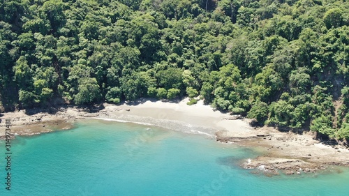 Vista aerea de la playa Limoncito en Punta Leona, Costa Rica