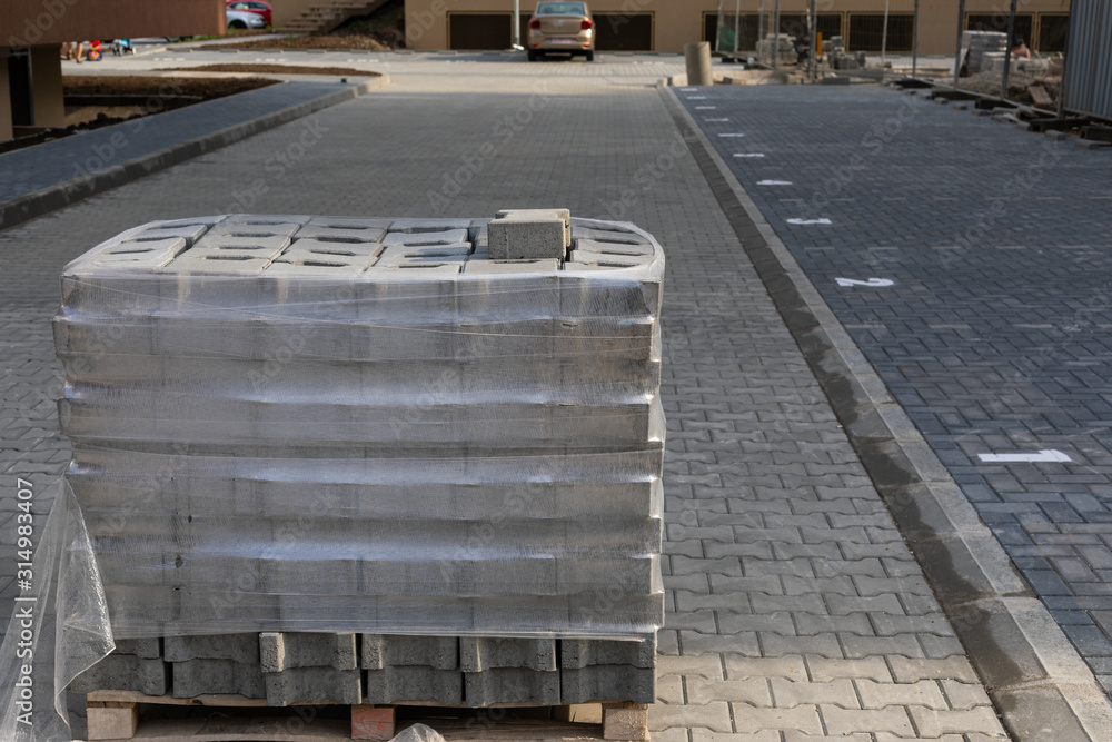 Obraz premium Cobblestone sidewalk in construction