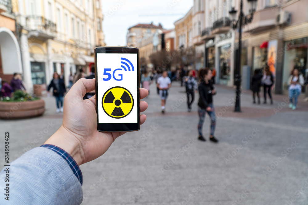 Fototapeta premium 5g network danger displayed outdoors
