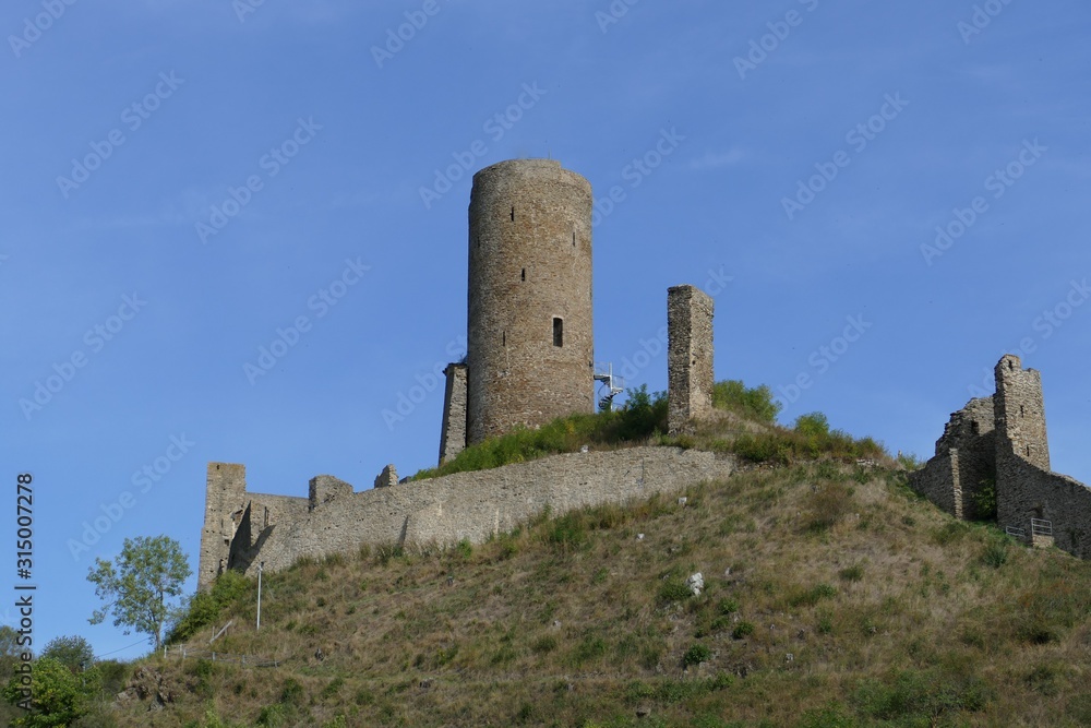 Ruinen der Löwenburg in Monreal / Eifel