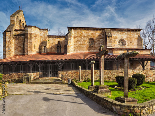 Andra Mari church facade