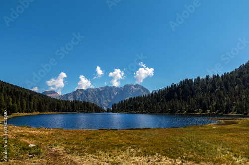 Lago Tovel e cielo