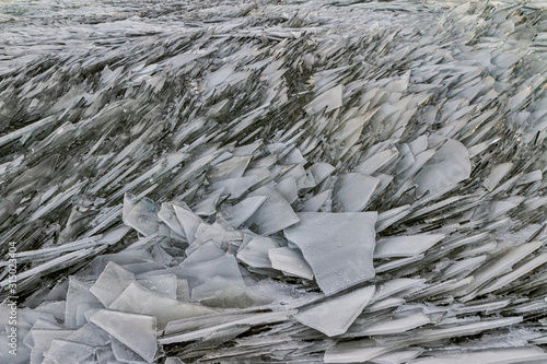 Obraz na plátně Ice hummocks on the river. A lot of cracked ice