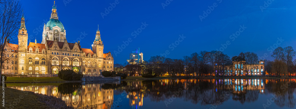 Maschteich at night