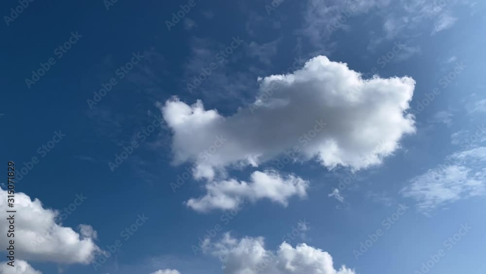 遠ざかりながら消える真っ白な綿雲 積雲 タイムラプス 雲_25v_00729(NOFI4955_2_MOV_timelapse) 遠ざかりながら消える真っ白な綿雲 積雲 タイムラプス 雲_25v_00729(NOFI4955_2_MOV_timelapse)