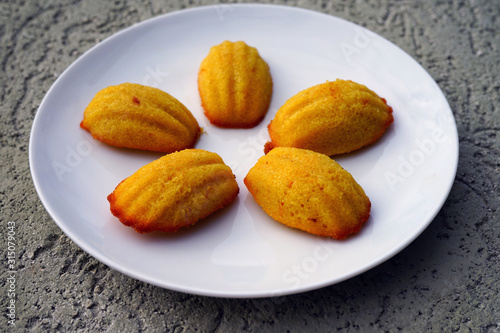 Tableau sur toile A plate of French madeleine cakes