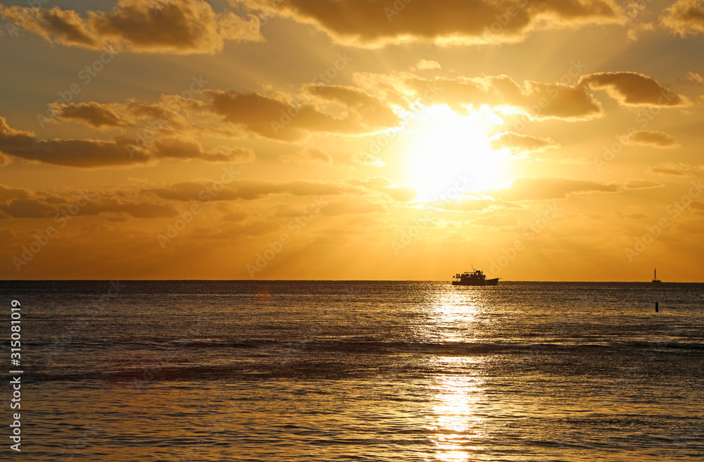 Cruise at sunset - Waikiki Beach - Oahu, Hawaii