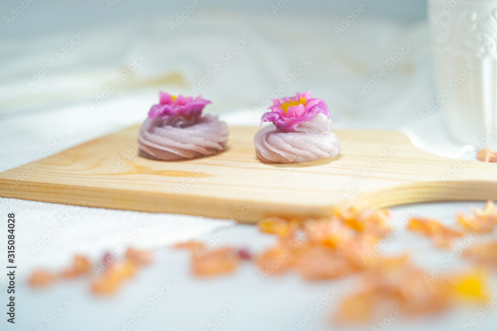 Traditional Thai desserts sweet and delicious : Beautiful candy with flower shaped. Traditional Thai desserts sweet and delicious : Beautiful candy with flower shaped.