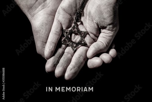Fotografie in memoriam, latin phrase equivalent to in memory