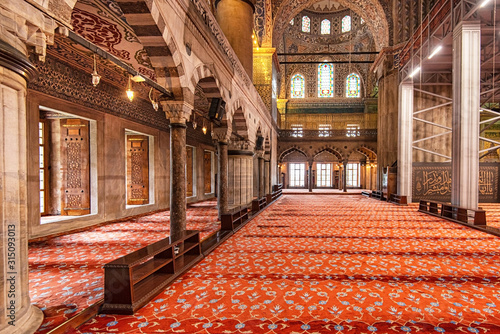 Canvas Print Interior of the amazing Blue Mosque in Istanbul, Turkey