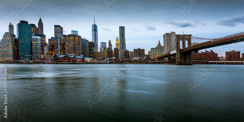 New York Skyline © ikostudio