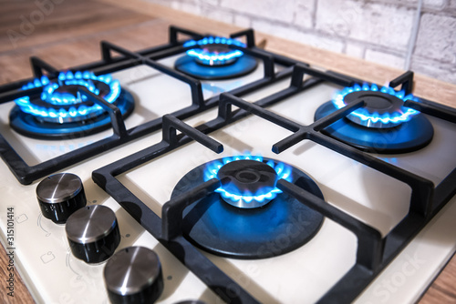 Fotografija gas burns with blue flames