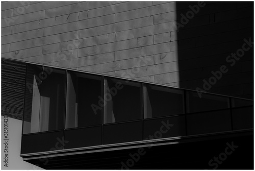 Fachada lateral Museo del diseño de Barcelona en Blanco negro