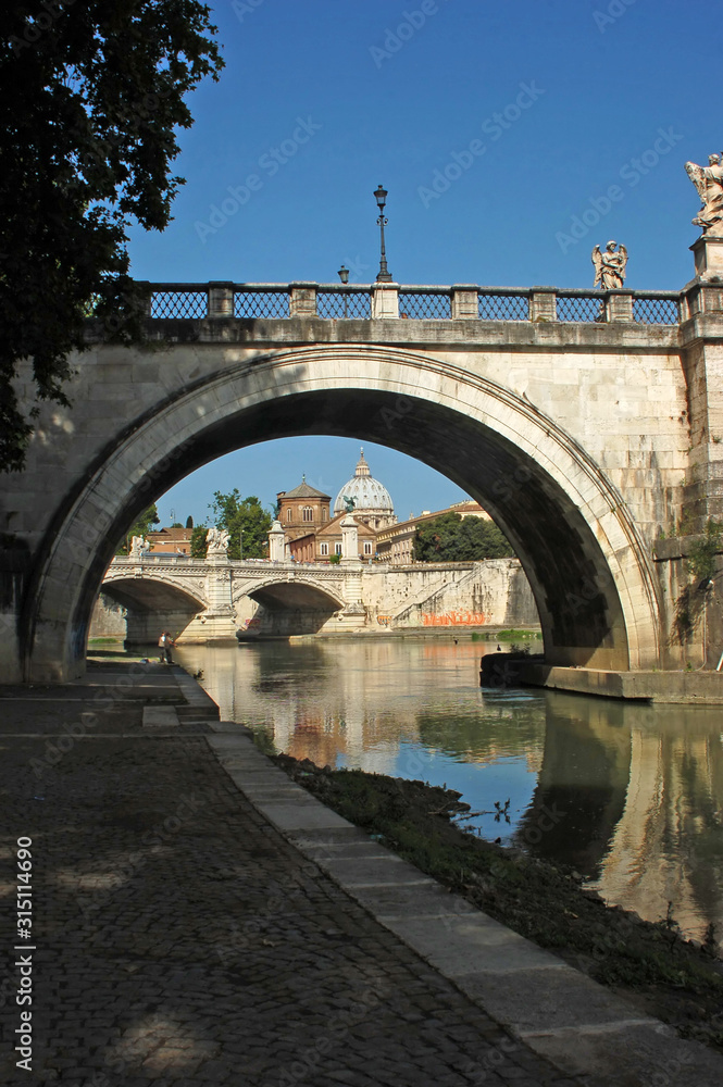 A view of Rome and its Tiber River - 442